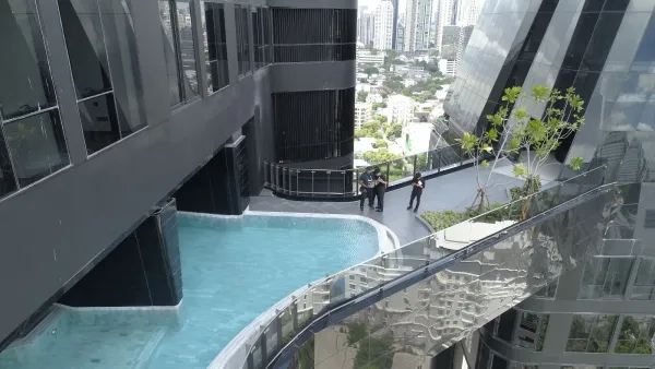ภาพจริงของ ไอดีโอ คิว สุขุมวิท 36 ย่านเอกมัย จาก Google Maps (รูปที่ 2)