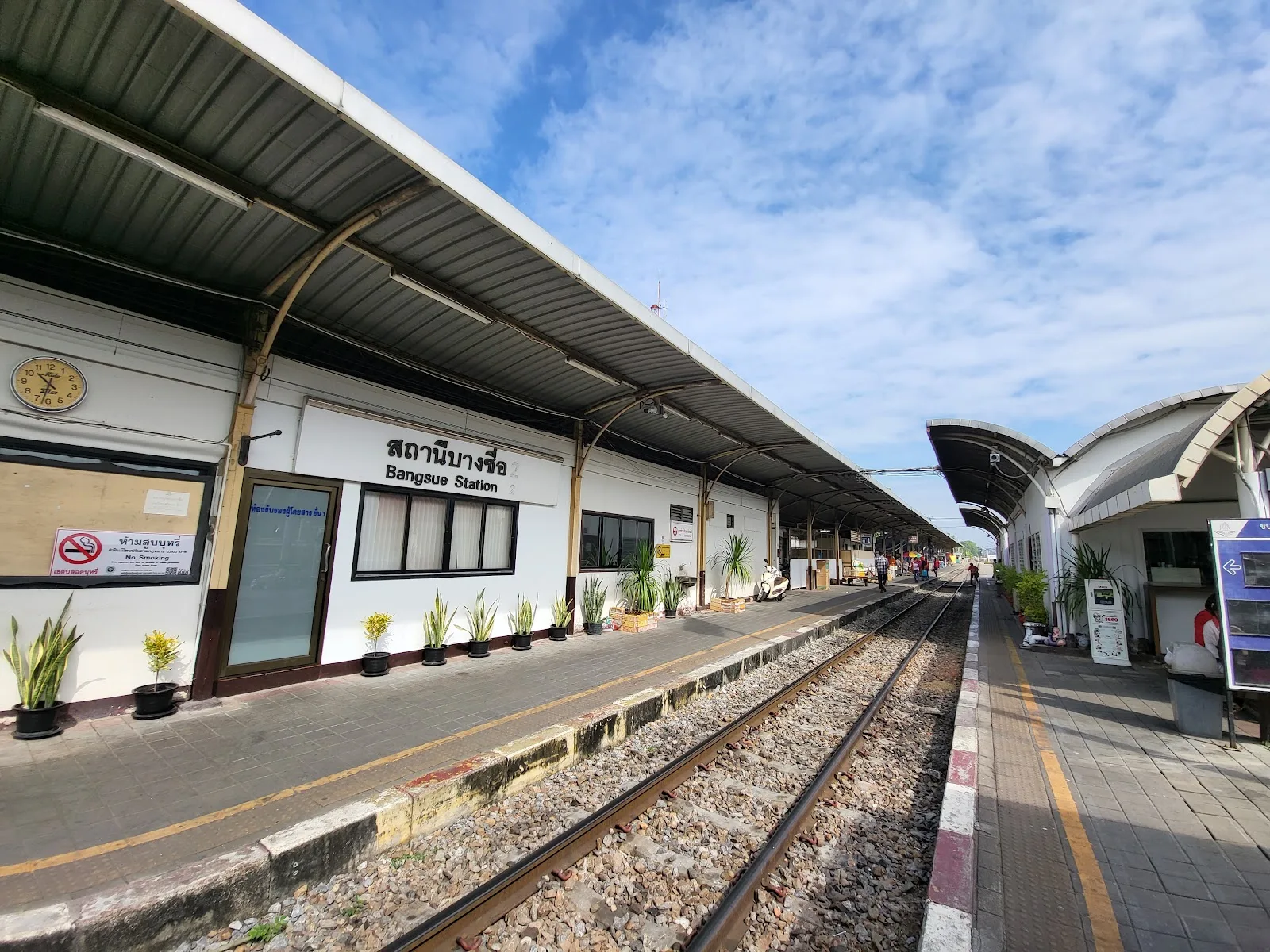 ภาพจริงของ สถานีรถไฟชุมทางบางซื่อ ย่านเอกมัย จาก Google Maps