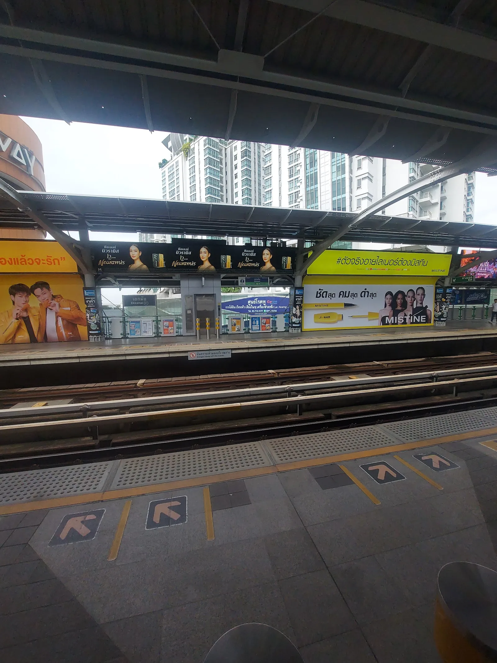 ภาพจริงของ Ekkamai BTS Station ย่านเอกมัย จาก Google Maps