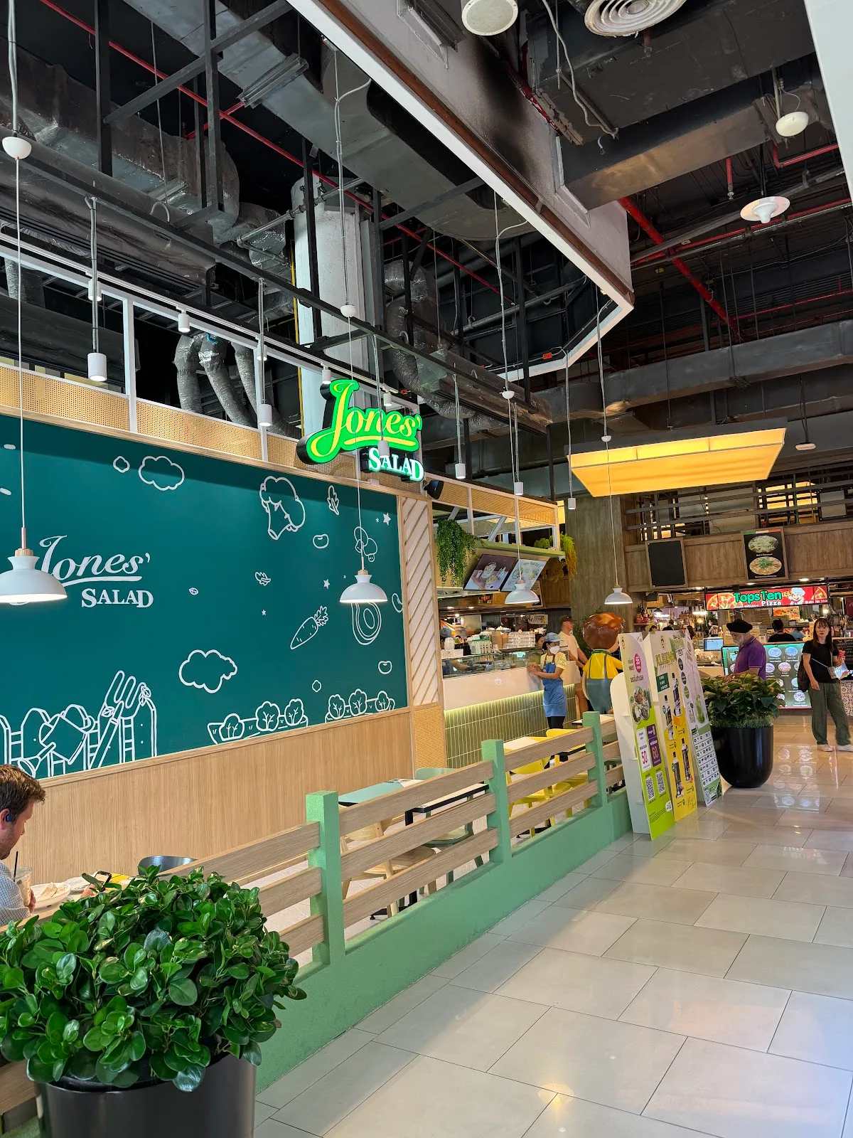 Jones’ Salad สาขา Gateway Ekamai (เกทเวย์ เอกมัย)