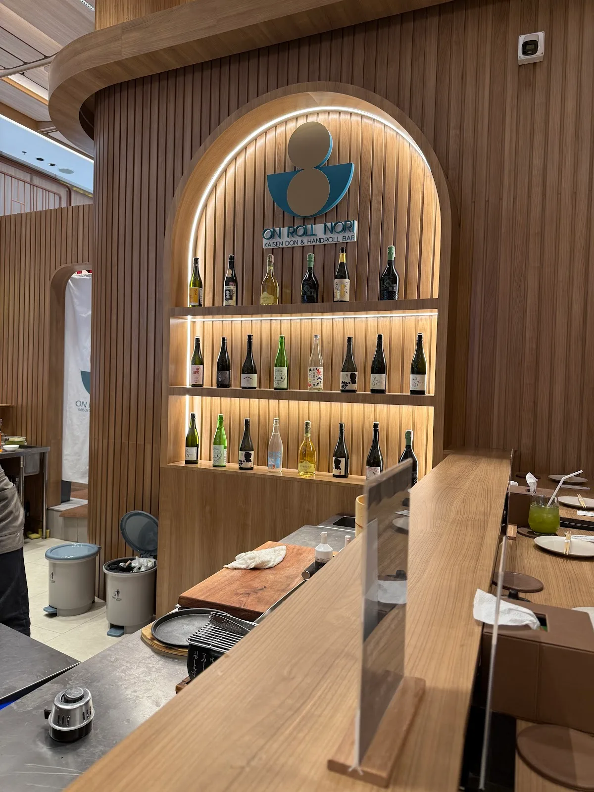 ออน โรล โนริ เอกกมัย คอร์เนอร์