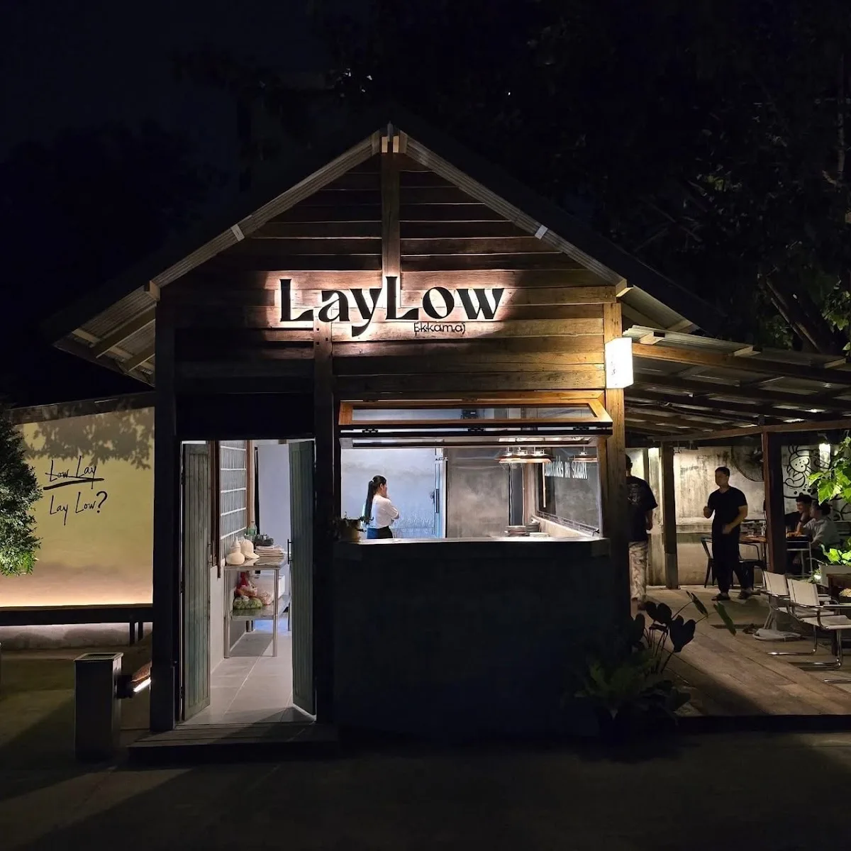 LAY LOW Ekamai24